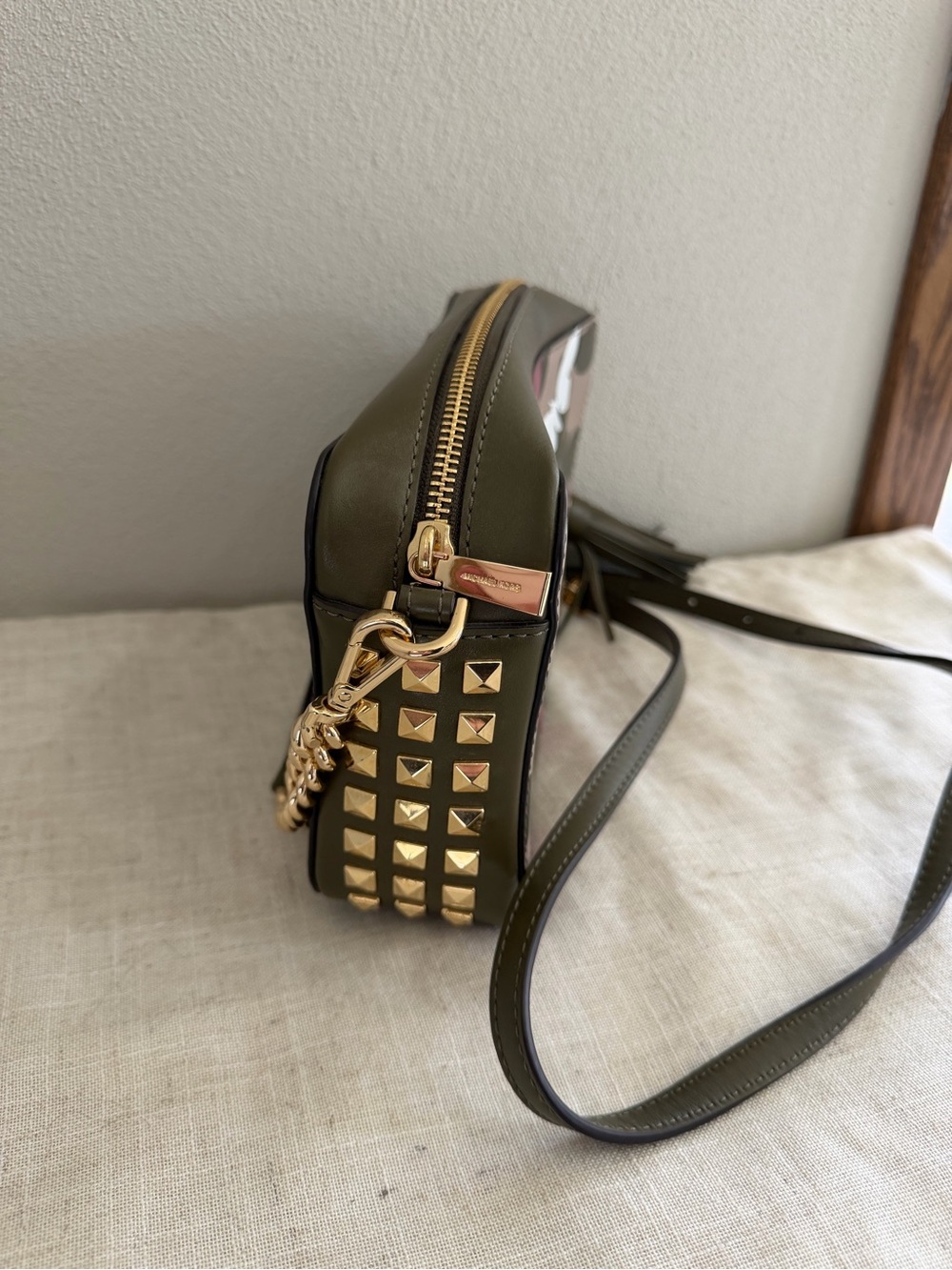 Michael Kors Ginny Medium Butterfly Camo Leather Crossbody Bag NWOT - Picture 6 of 13
